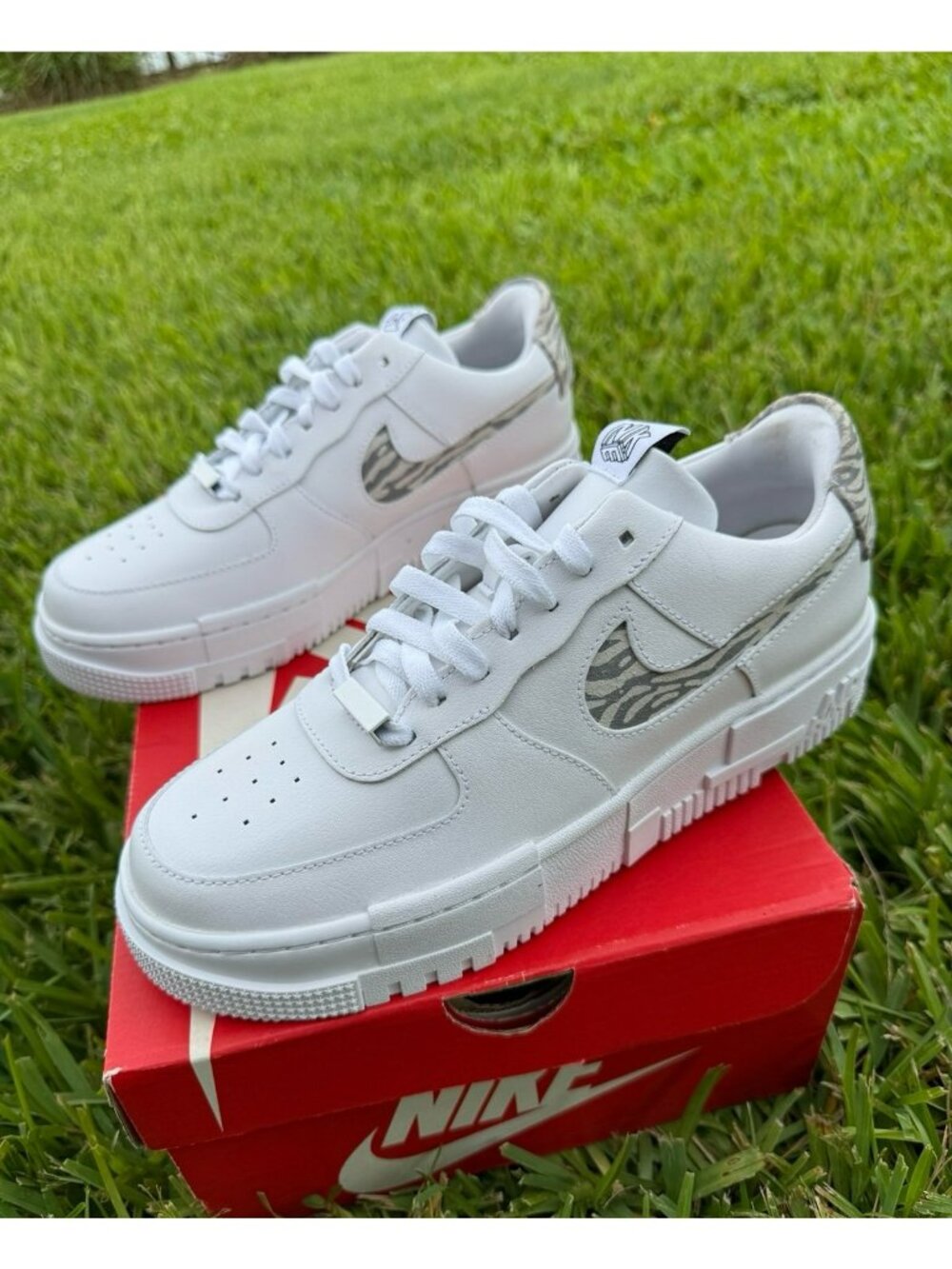 10 WOMEN'S NIKE AF1 PIXEL SE WHITE GRAY DH9632-100 SNEAKERS SPORTSWEAR